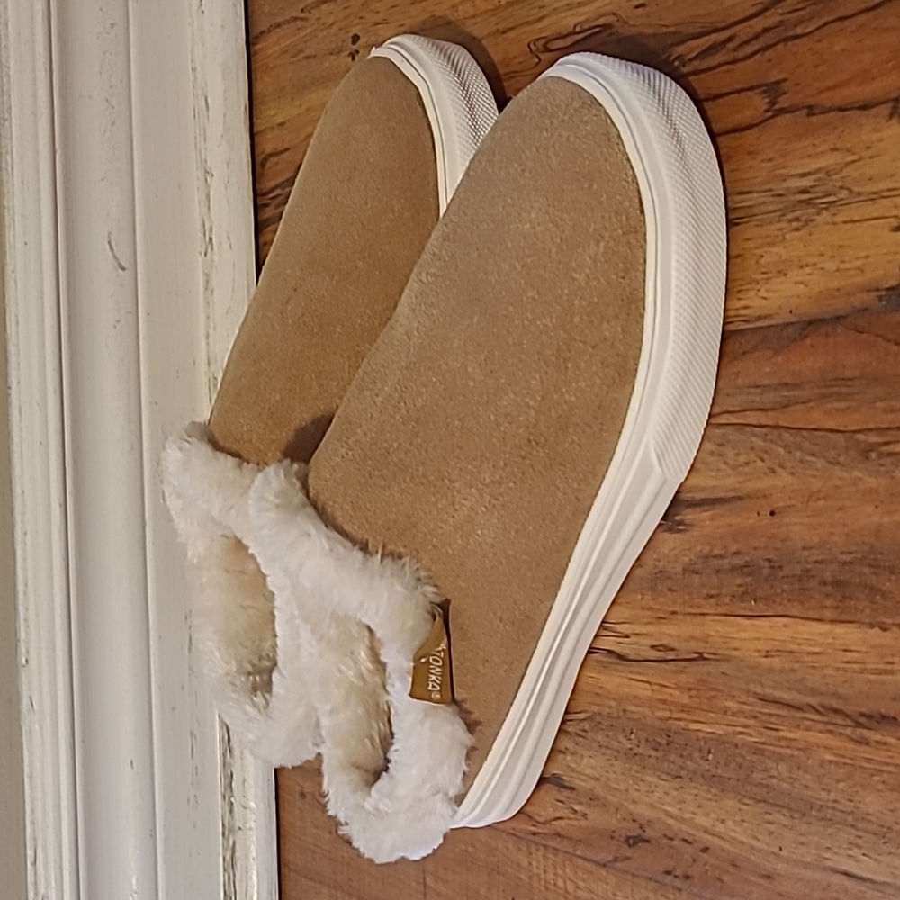 Beige Minnetonka moccasins new size 8 m leather upper